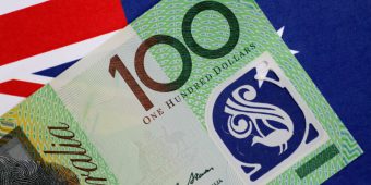 Asian FX Muted Before Fed Minutes, Australian Dollar Dips Below $0.7